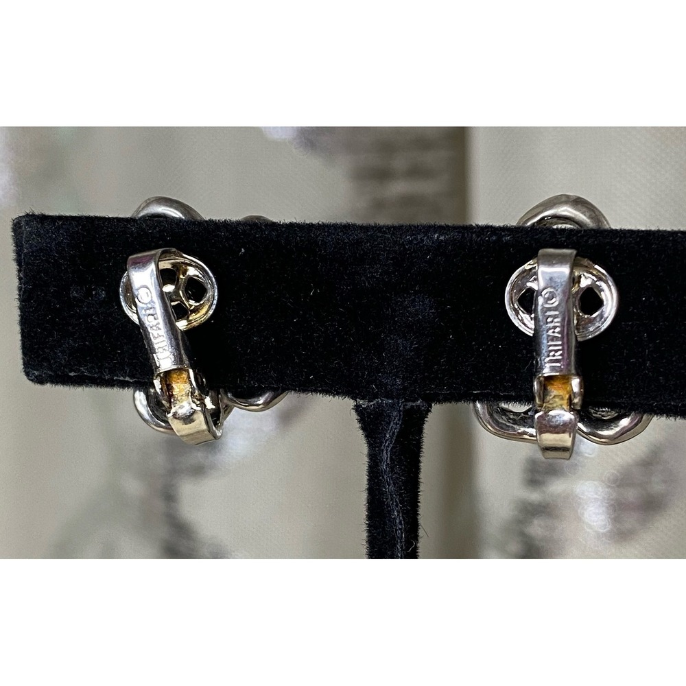 1970s Vintage Trifari Silvertone Bow Clip-on Earrings - Picture 2 of 2
